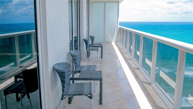 Building Photo - 1830 S Ocean Dr Unit 2004 Rental