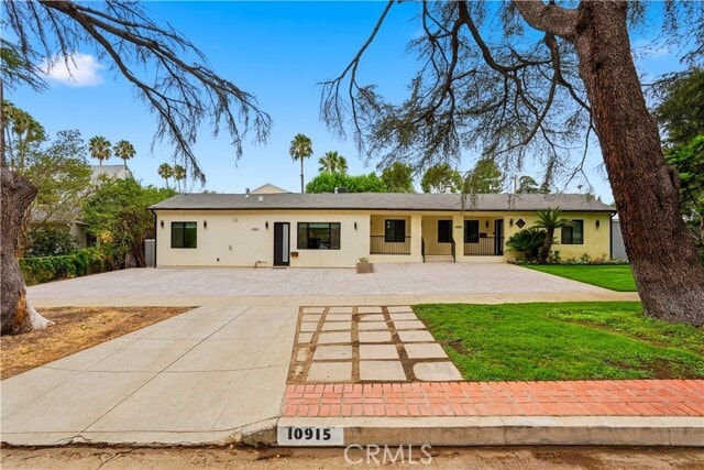 Building Photo - 10913 White Oak Ave
