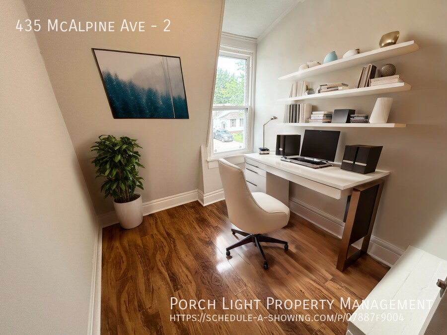 Photo - 1 Bedroom Plus Den. Brand New Renovations. Private Laundry. Unit 2