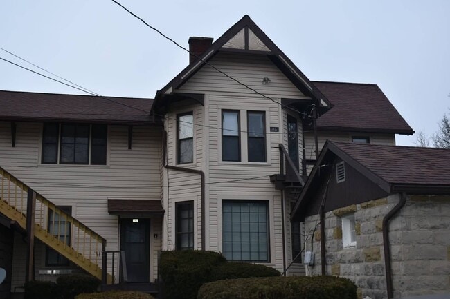 Building Photo - 342 1/2 S. Main Unit 1