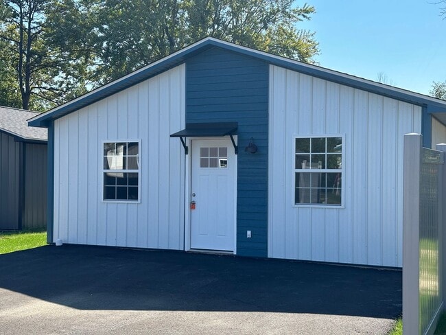 Building Photo - 113 Evergreen Pl