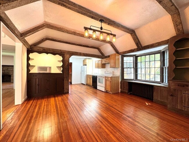 Photo - 560 Taxter Rd