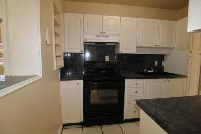 Photo - 376 W 15th St