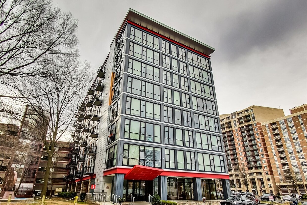 1 Bed + 1 FB / Luxury Living in the heart ... - 1 Bed + 1 FB / Luxury Living in the heart ...