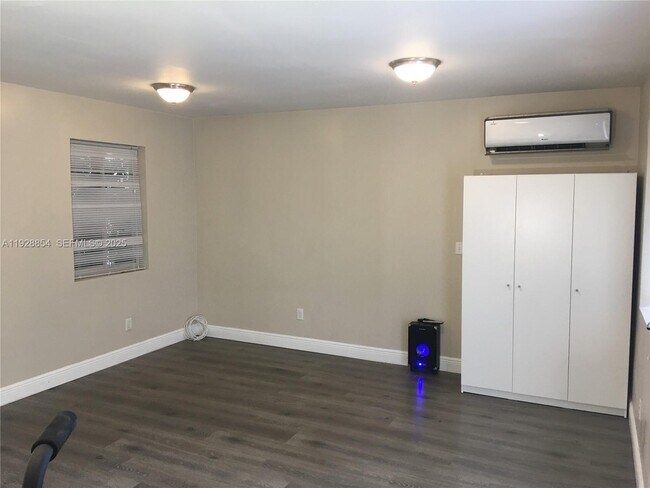 Photo - 32 NE 169th St Unit 3