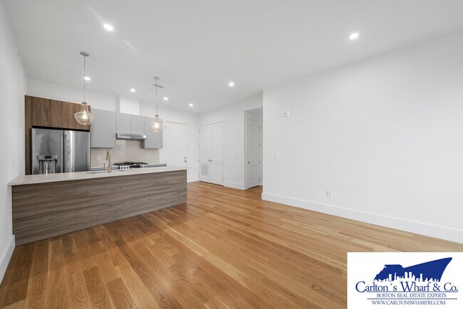 Building Photo - 218 Old Colony Ave Unit 205