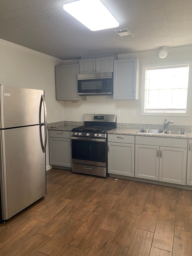 101 Greenlawn Pl