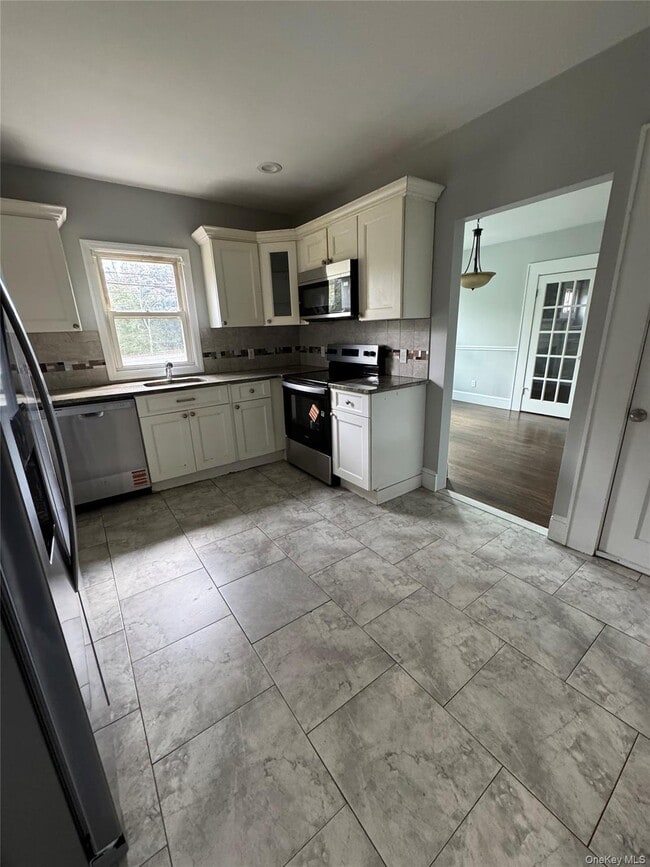 Photo - 124 Mount Sinai-Coram Rd