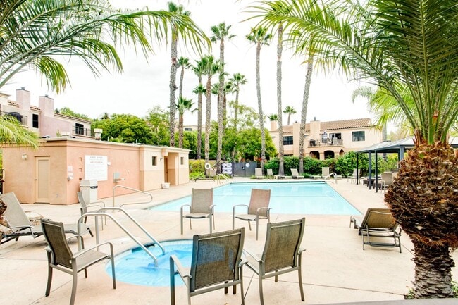 Building Photo - Bright & Airy 3bd/2bth End Unit Condo in F...