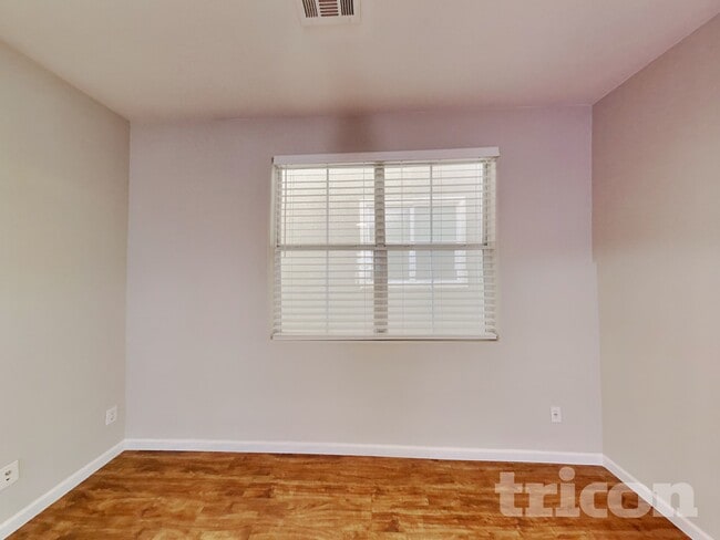 Photo - 4598 Hearts Desire Ave