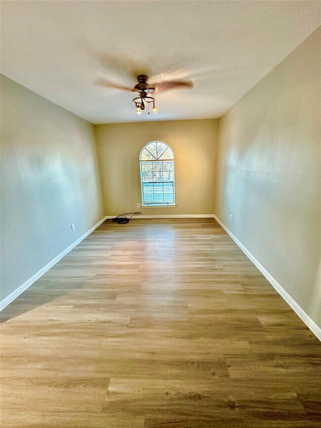 Photo - 1102 Serenada Dr