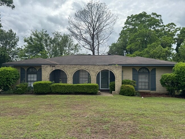Building Photo - Home in Spring Valley