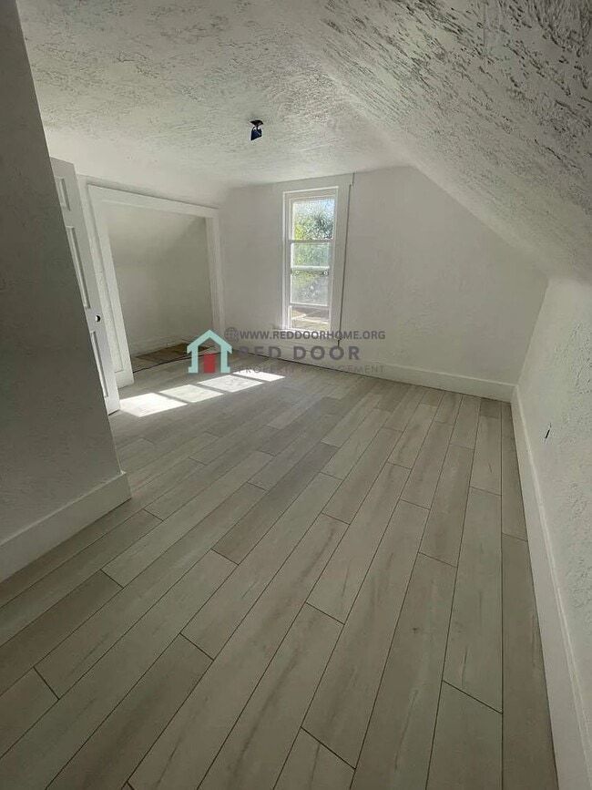 Photo - Beautifully Remodeled 3 Bed, 2 Bath Home – Pet Friendly!