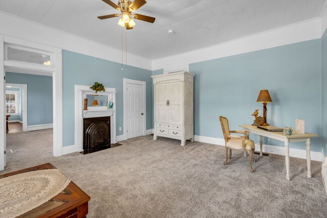 Photo - 1100 SF suite/apt in Historic Home, 1 bed/... Unit A