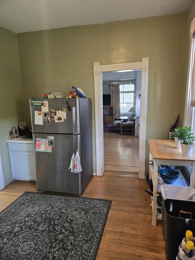 Building Photo - 3024 Harriet Ave Unit #1