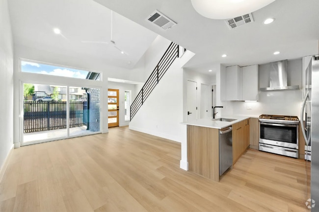 Building Photo - 1900 Albury Cove Rental