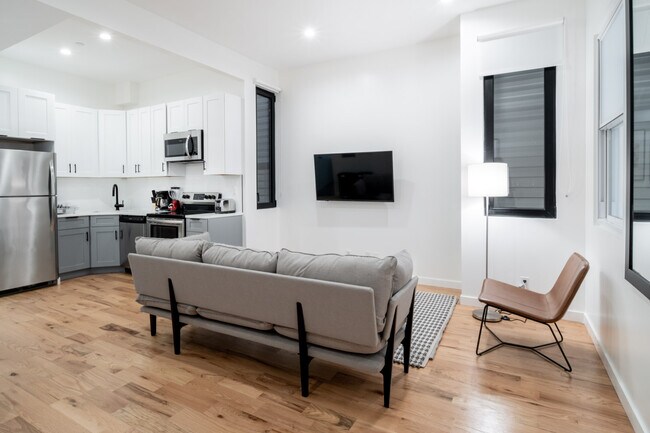 Photo - Common Evergreen