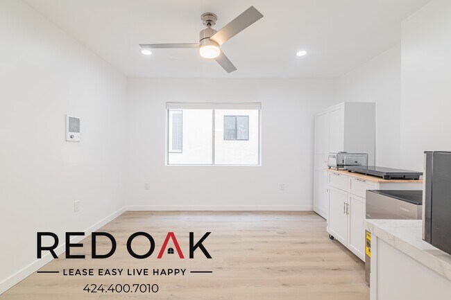 Photo - Charming Bachelor Unit with a Minifridge, ... Unidad 4A