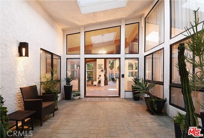 Photo - 6508 Via Baron