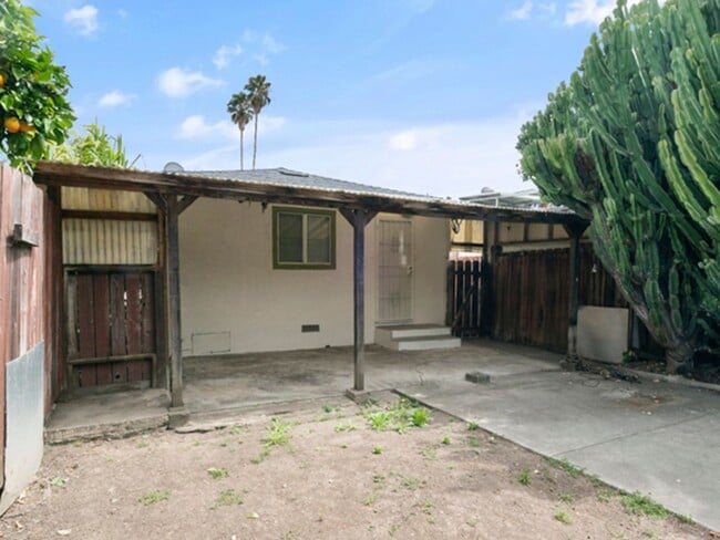 Building Photo - Charming 3-bedroom, 2-bath home