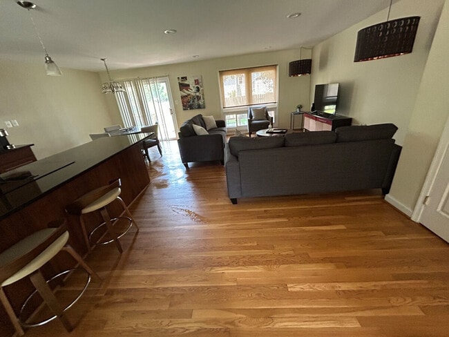 Photo - 1937 Woodford Rd Unidad SI ID1473412P