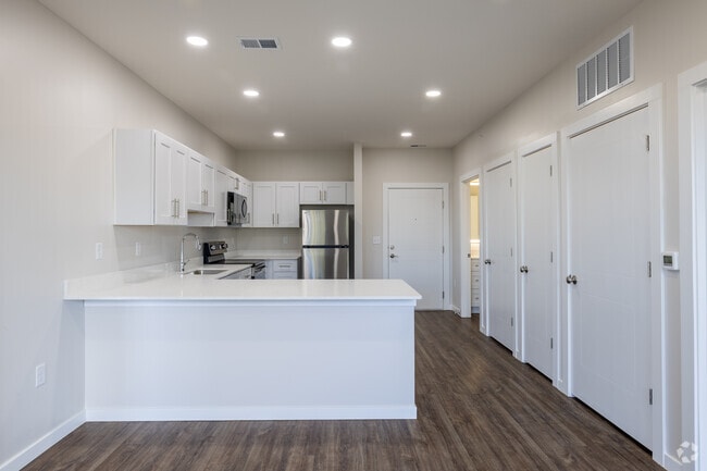 2BR, 2BA - 957SF - Kitchen