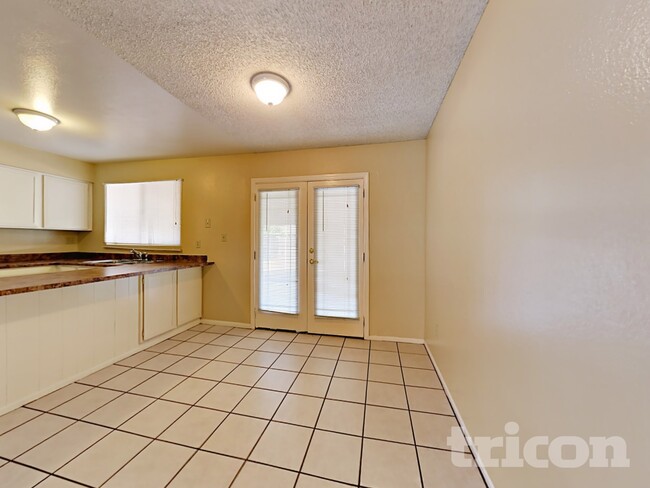 Photo - 4302 N 79th Ave