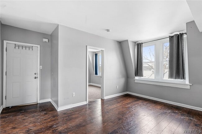 Photo - 2111 Seneca St