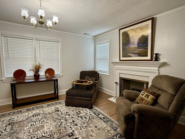 Photo - SHORT TERM AVAILABLE [Shandon]