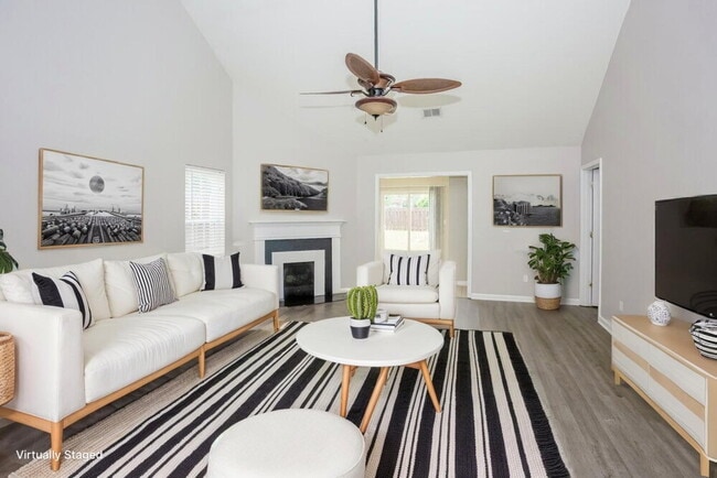 Photo - 1470 Kindred Cir NW