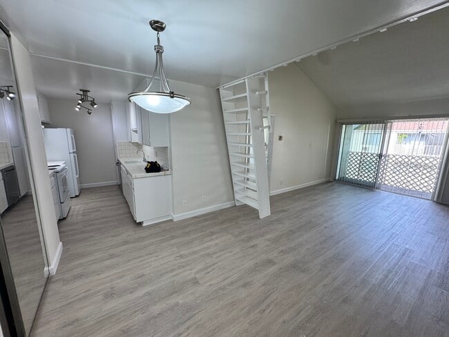 Photo - 3565 Linden Ave Unit 328