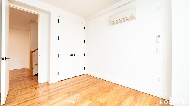 Photo - 19 E 31st St Unit 4b