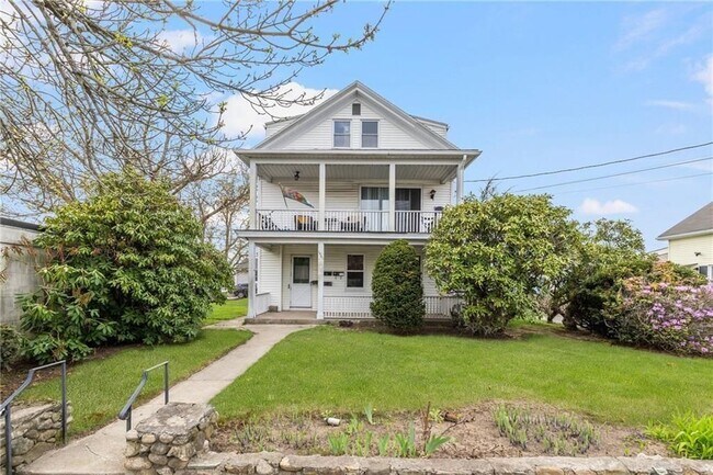 Building Photo - 1561 Cranston St Unit 1