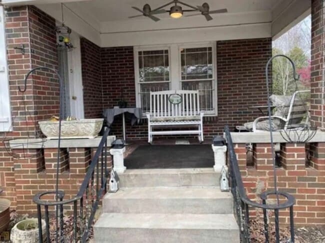 Photo - 3 bedroom 2 bath beautiful home with tons ...