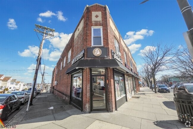Building Photo - 1109 Main St Unit 4B Rental