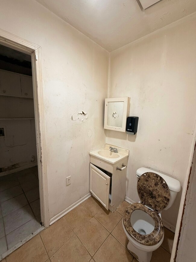 Photo - 298 Roxbury Dr