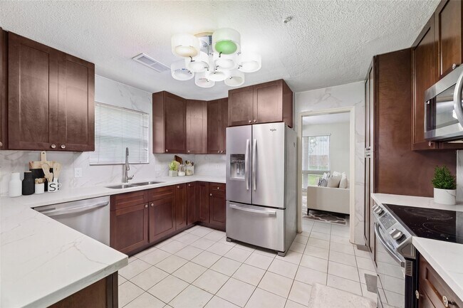 Photo - 7511 Theisswood Rd