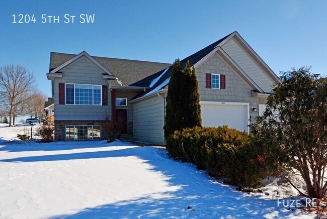 Building Photo - 1204 5th St SW