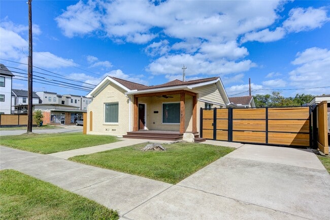 Building Photo - 2401 Eagle St