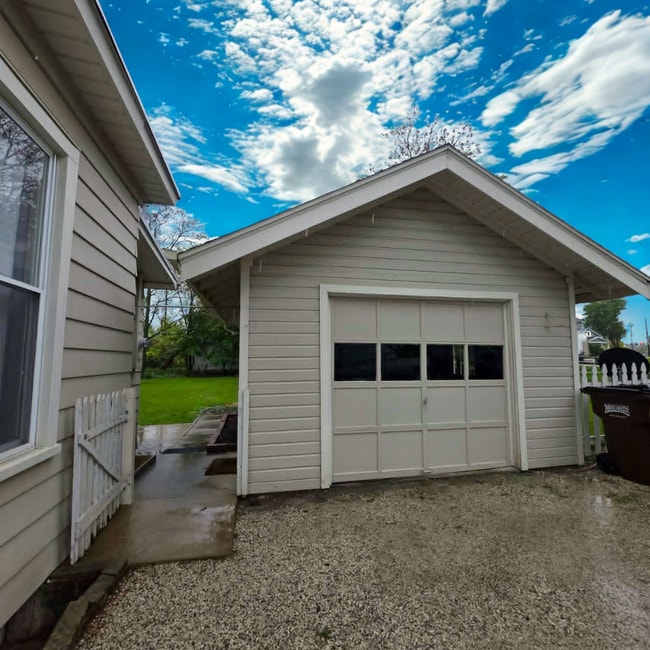 Photo - Large yard and quiet location in Findlay