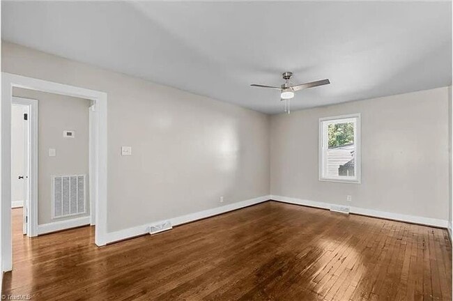 Photo - 2242 Hollyrood St