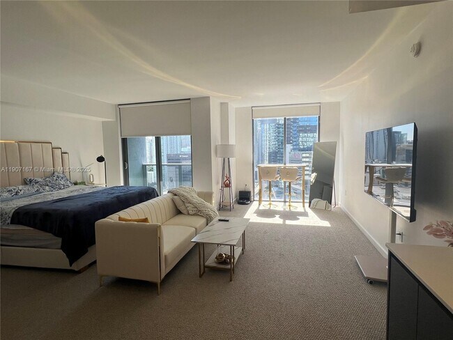 Building Photo - 31 SE 6th St Unit 2505