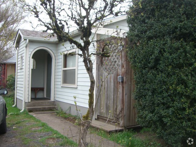 Building Photo - Friendly Area Duplex Unit 1140 W 28th Ave #A Rental