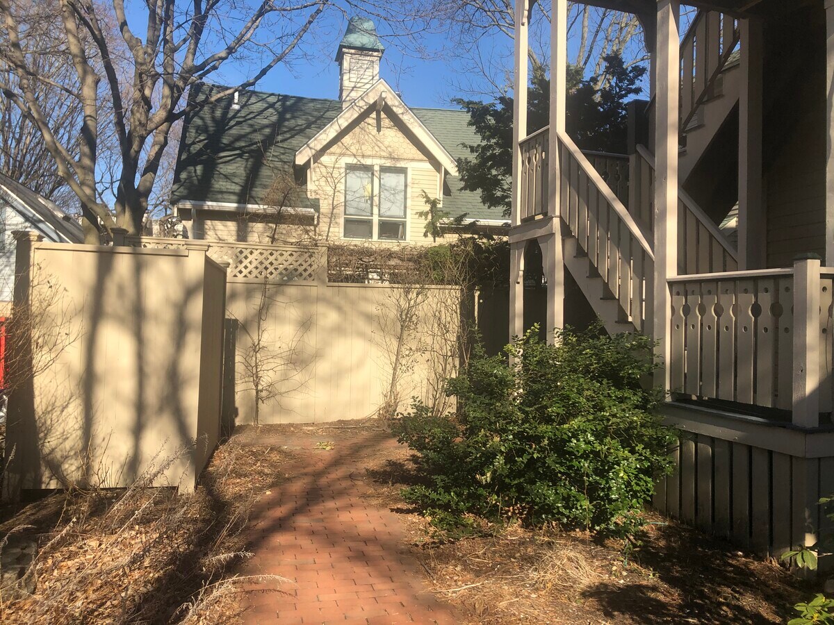 Photo - 293 Sidney St