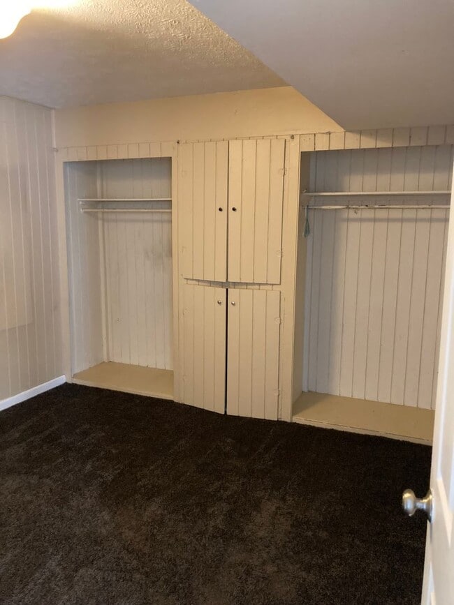 Photo - One Bedroom Apartment with den area- ALL UTILITIES INCLUDED!! Unit 514 1/2