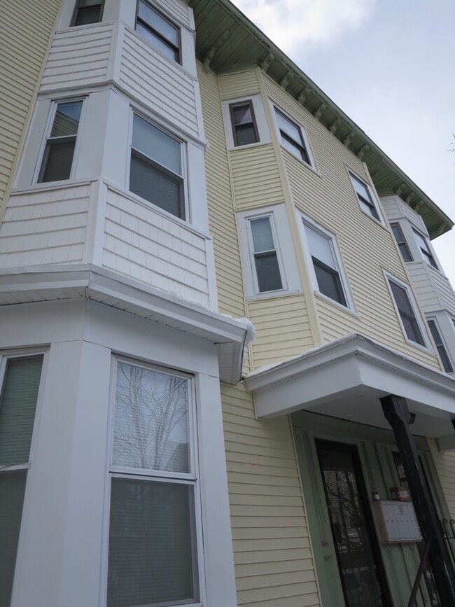 Building Photo - 356 Somerville Ave Unit 1