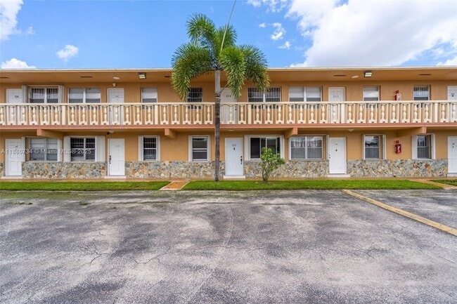 Building Photo - 1154 W 35th St Unit 224