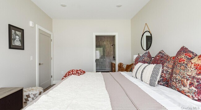 Photo - 6 Hudson W Dr Unit 607