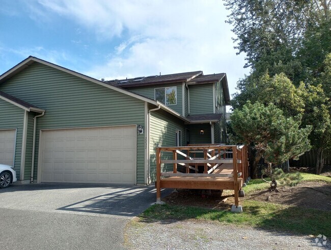 Building Photo - 2232-2234 Yew St Unit 2232 Rental