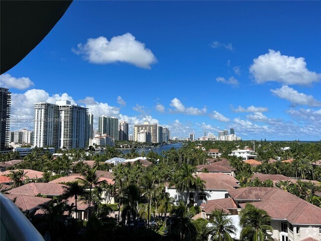 Building Photo - 19380 Collins Ave Unit 818 Rental